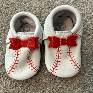 Freshly picked baseball bow hard sole moccasins
